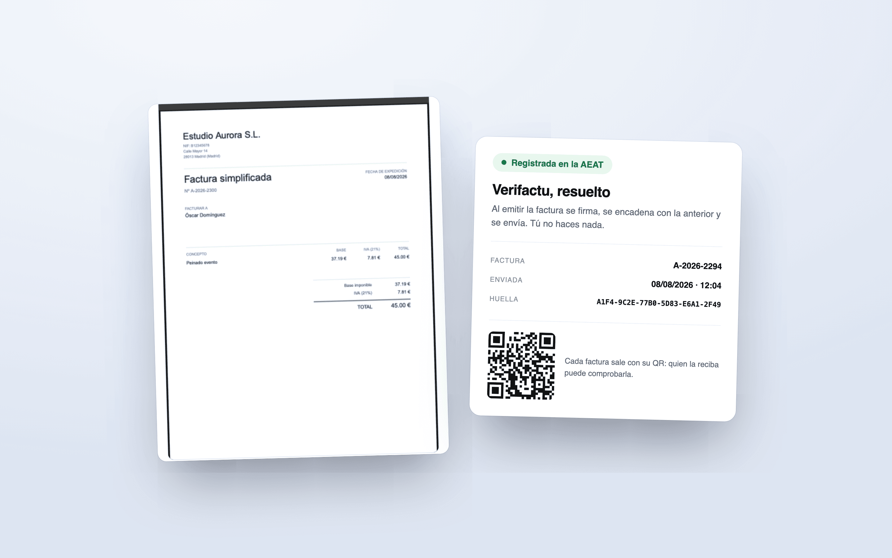 Una factura de Con Motivo junto a su registro de Verifactu: estado, huella y código QR